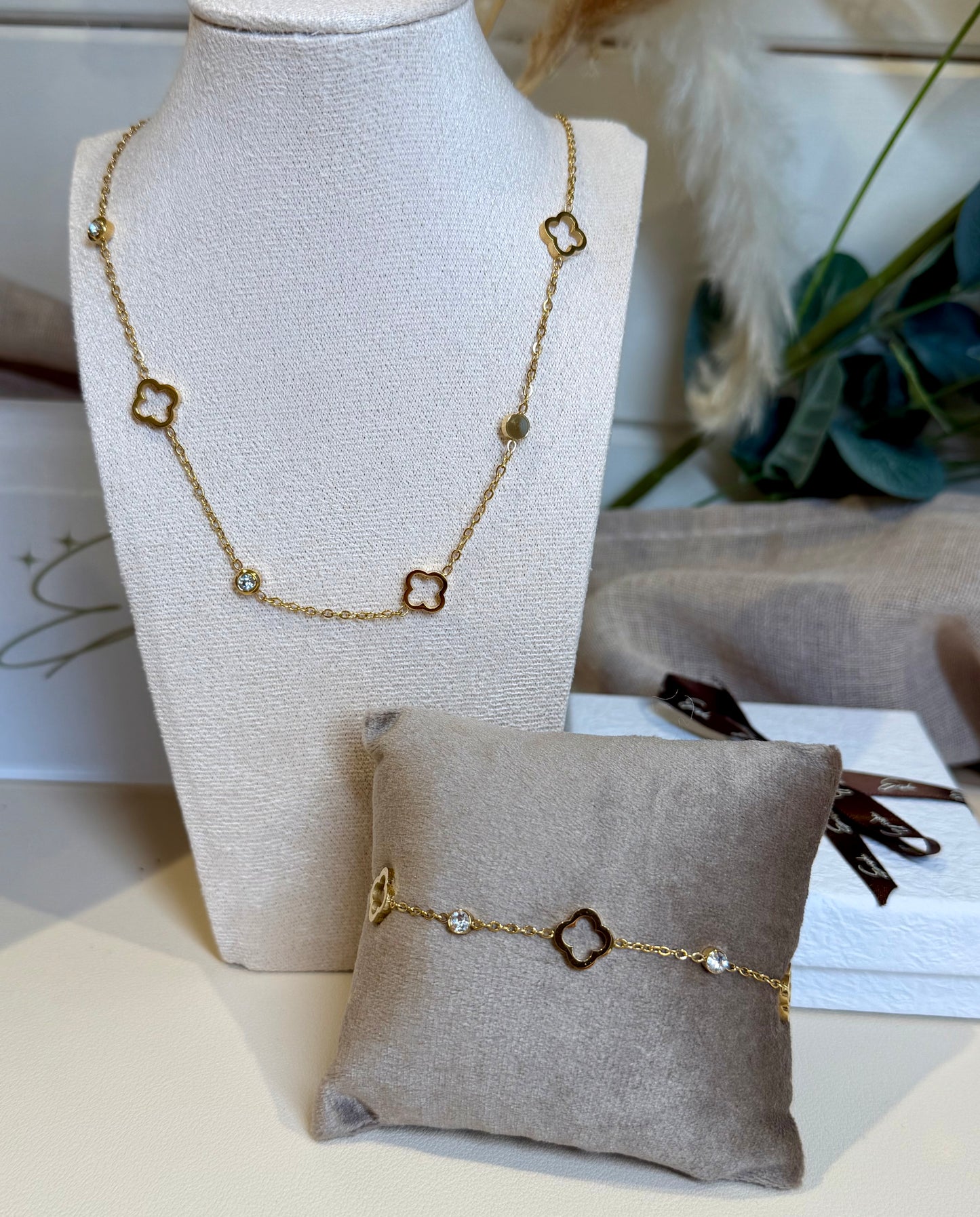 Felicity - Open Clover and Cubic Zirconia Necklace -Stainless Steel