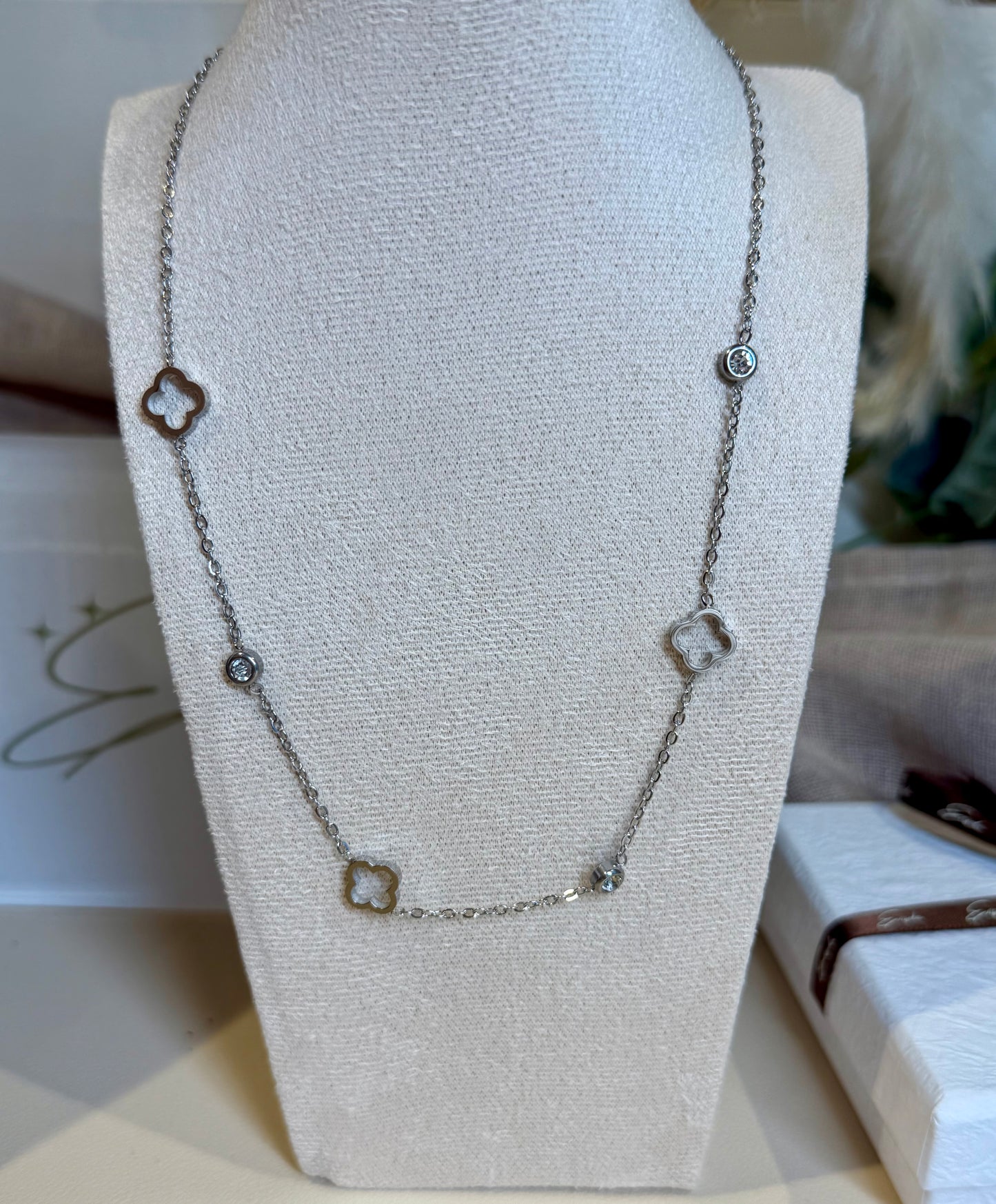 Felicity - Open Clover and Cubic Zirconia Necklace -Stainless Steel