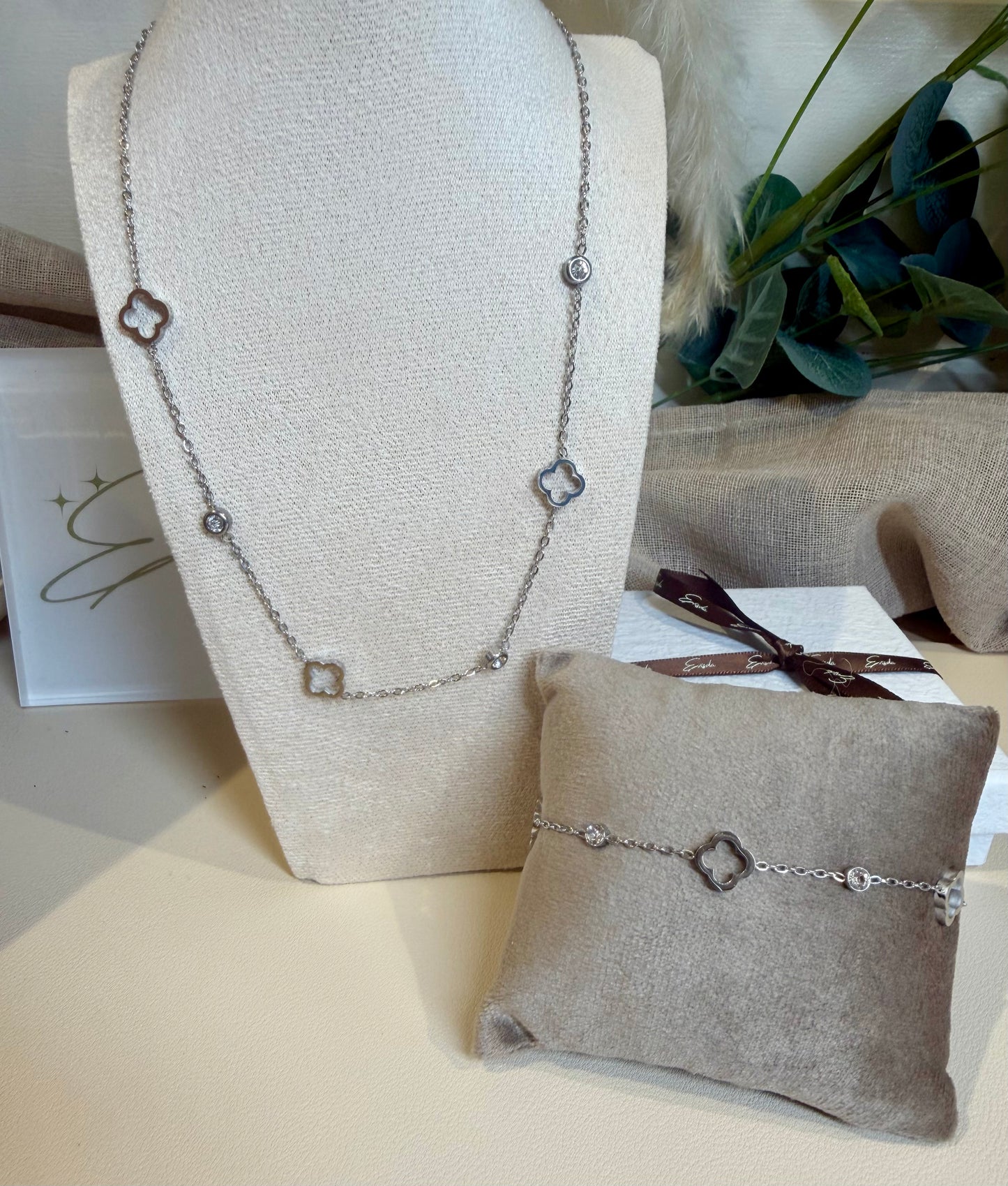 Felicity - Open Clover and Cubic Zirconia Necklace -Stainless Steel