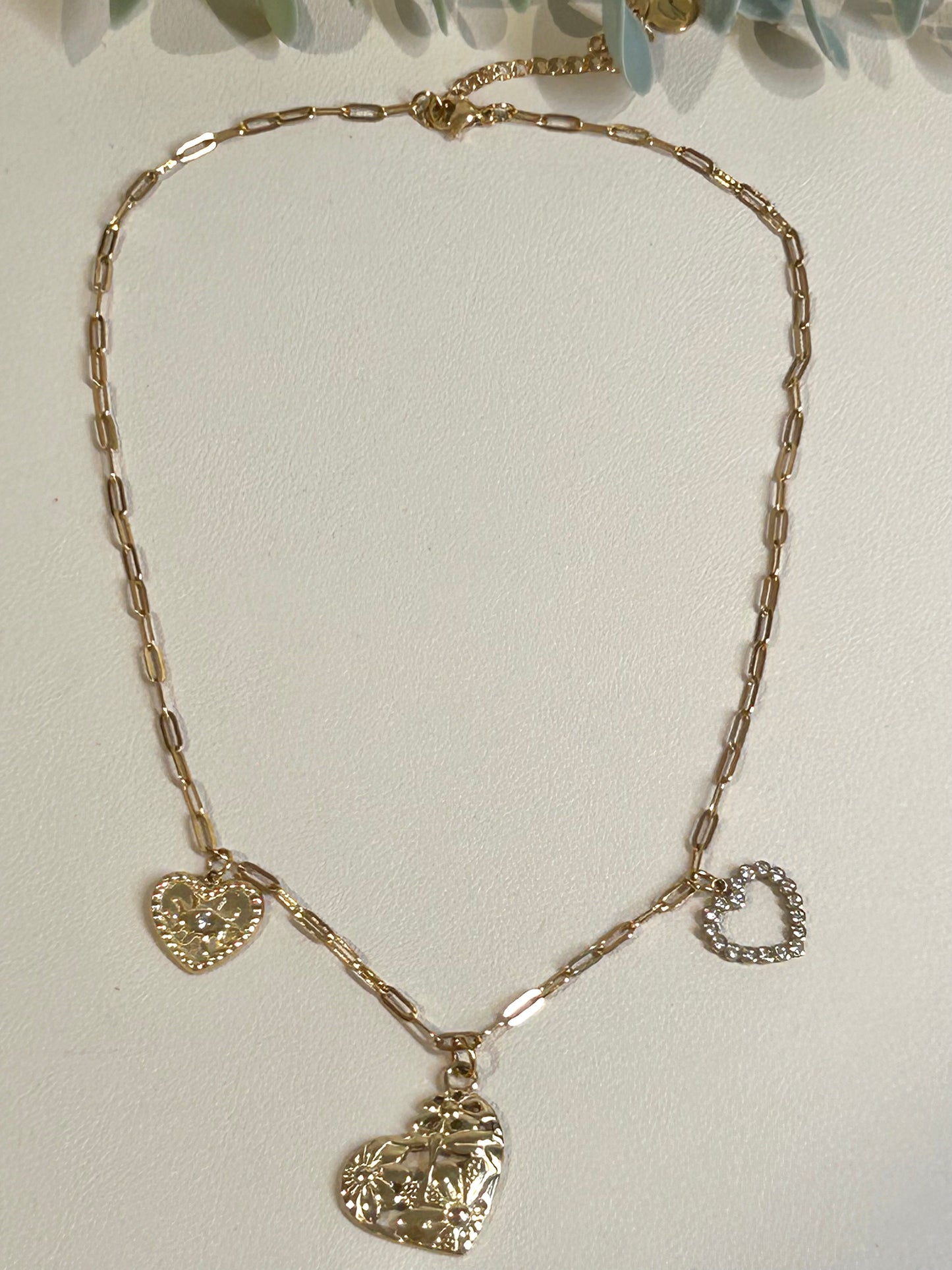 Evisda “Gillian”- Triple Heart Necklace