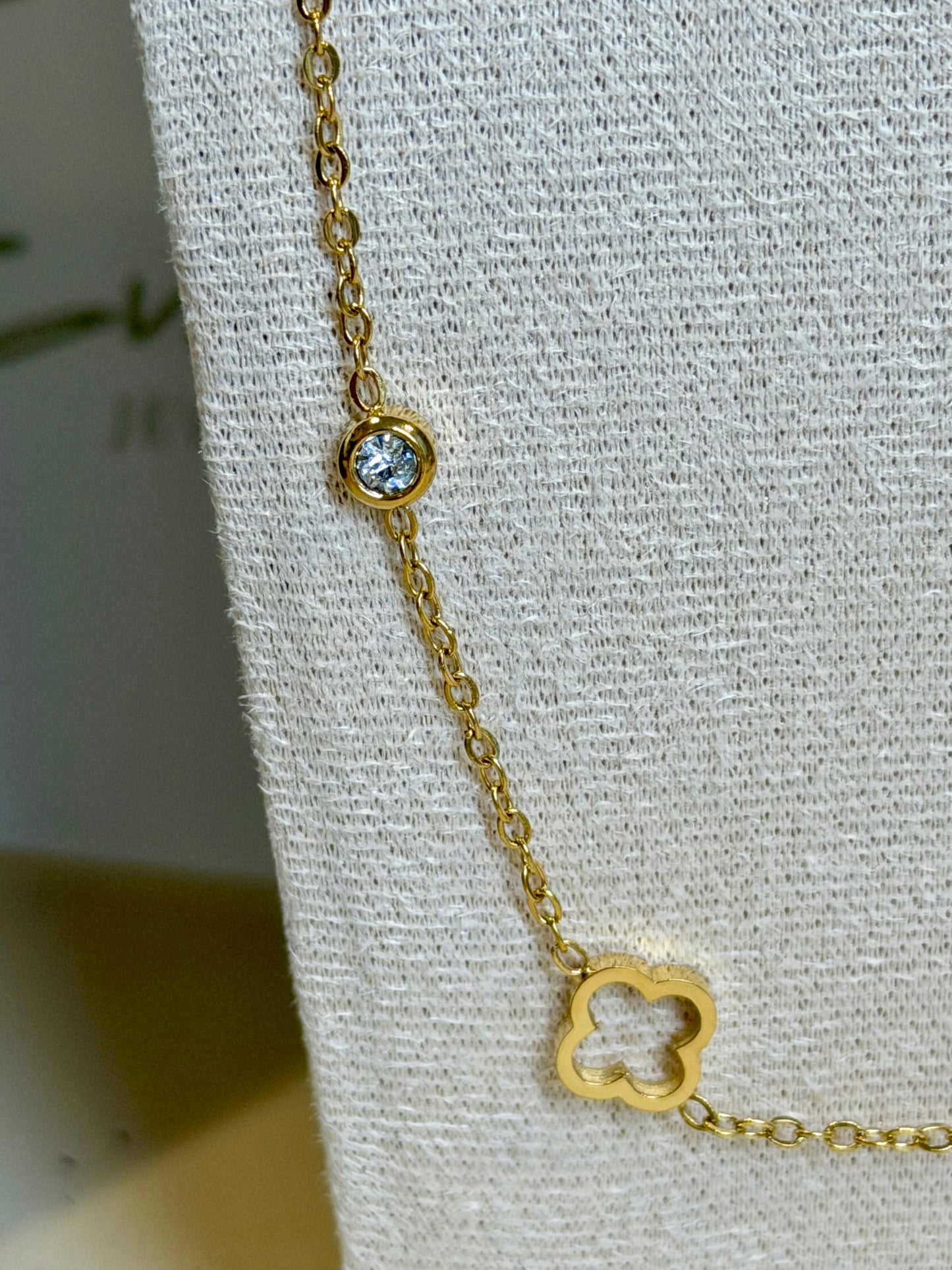 Felicity - Open Clover and Cubic Zirconia Necklace -Stainless Steel